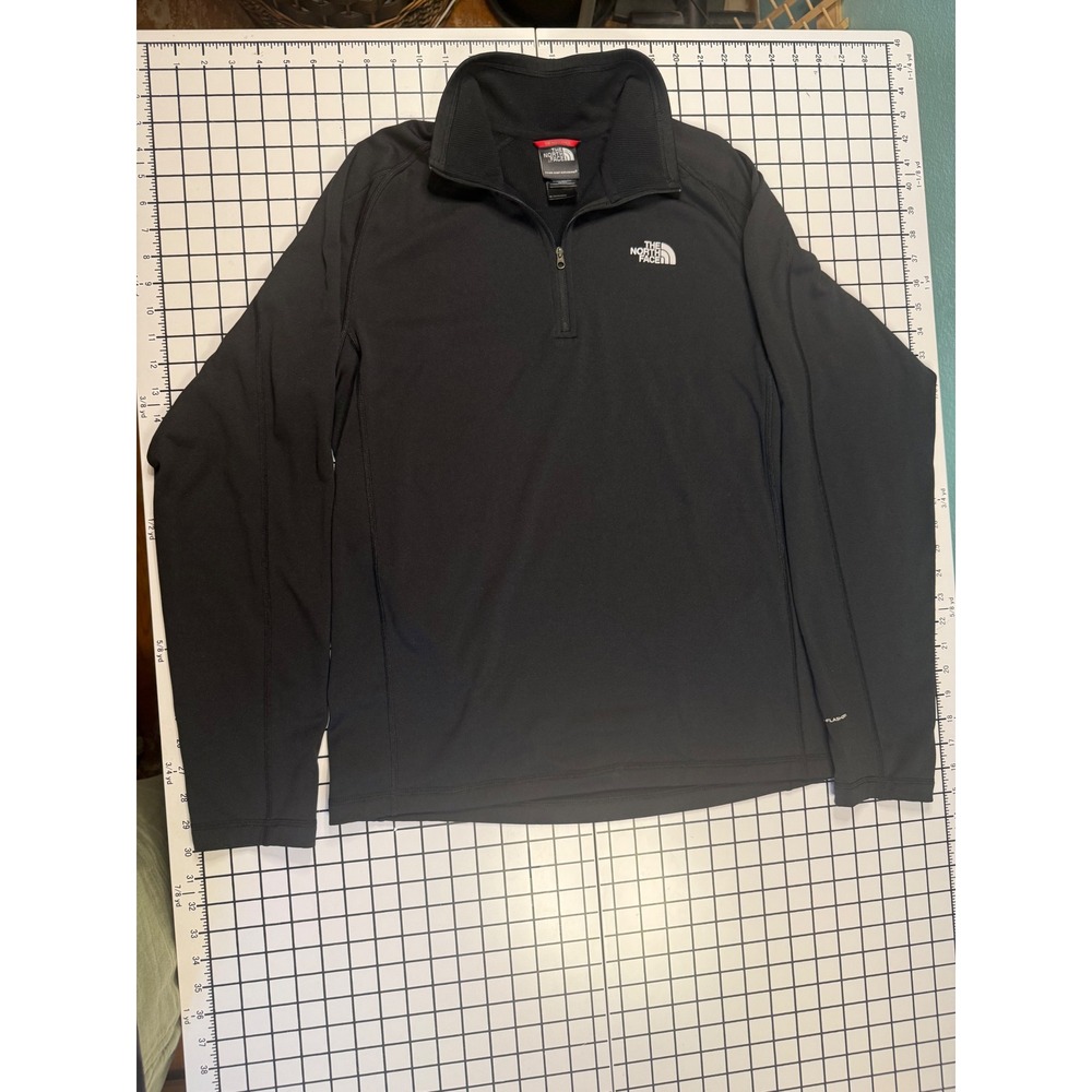 The North Face Men's Medium Black FlashDry Quarter Zip Performance Pullover